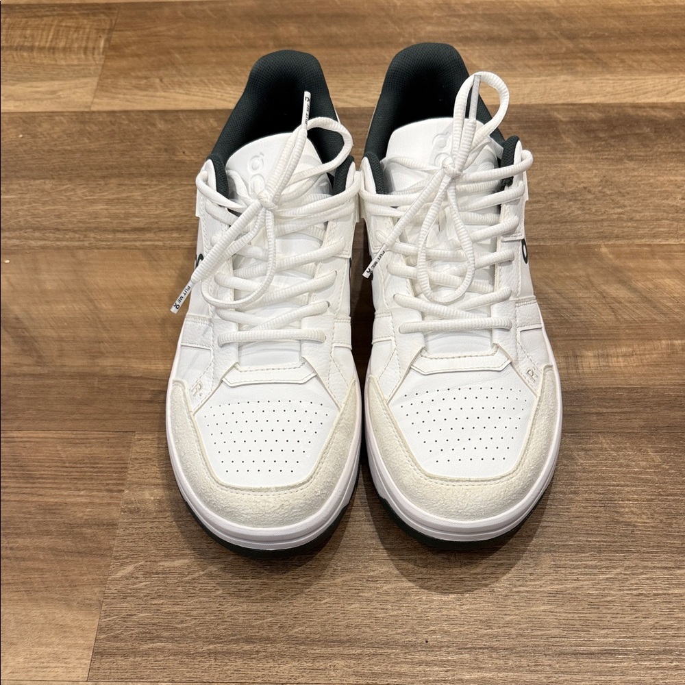 On Running The Roger Men's Low-Top Sneakers in White with Forest Green Accents - Picture 7 of 9